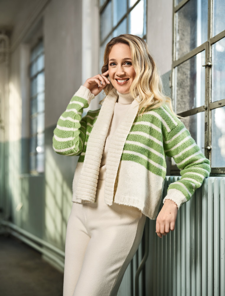 Cardigan mit Streifen | Anleitungsheft + Wolle Alpaka deluxe  | Stricken | Pro Lana