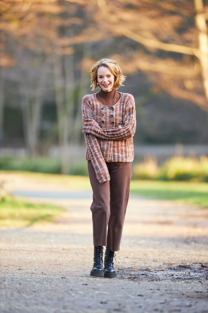 Jacke mit Rippenmuster | Anleitungsheft | Wolle Laos Kettgarn  | Stricken | Pro Lana, Christophorus Verlag